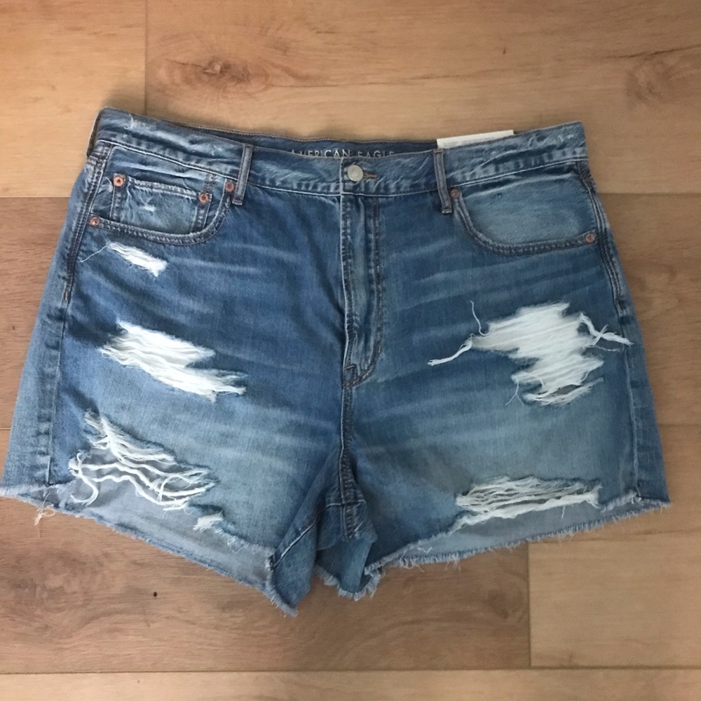 American Eagle 90s Mid Length Distressed short